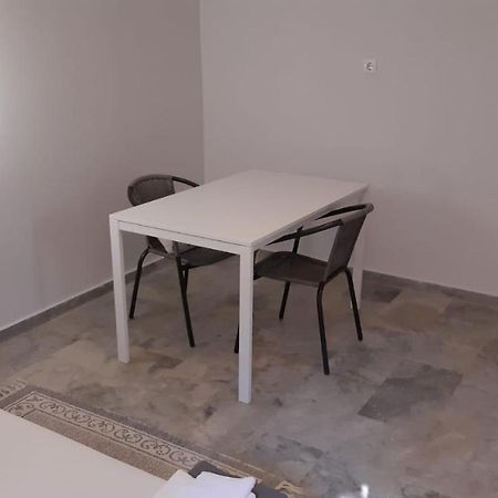 Corinth Cosy Guesthouse-Souterrain With Garden In City Center מראה חיצוני תמונה