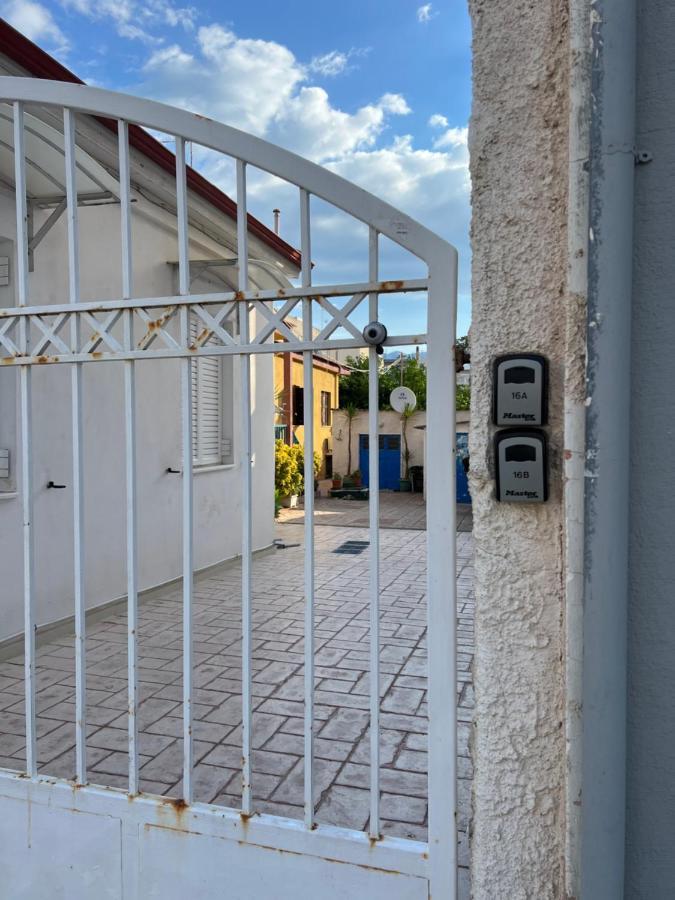 Corinth Cosy Guesthouse-Souterrain With Garden In City Center מראה חיצוני תמונה