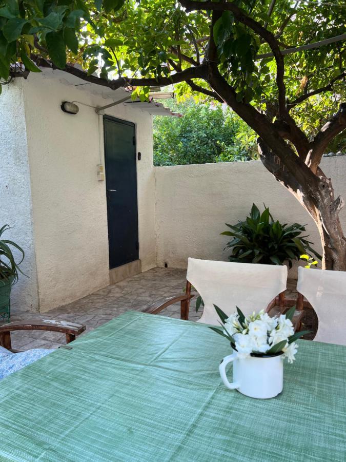 Corinth Cosy Guesthouse-Souterrain With Garden In City Center מראה חיצוני תמונה