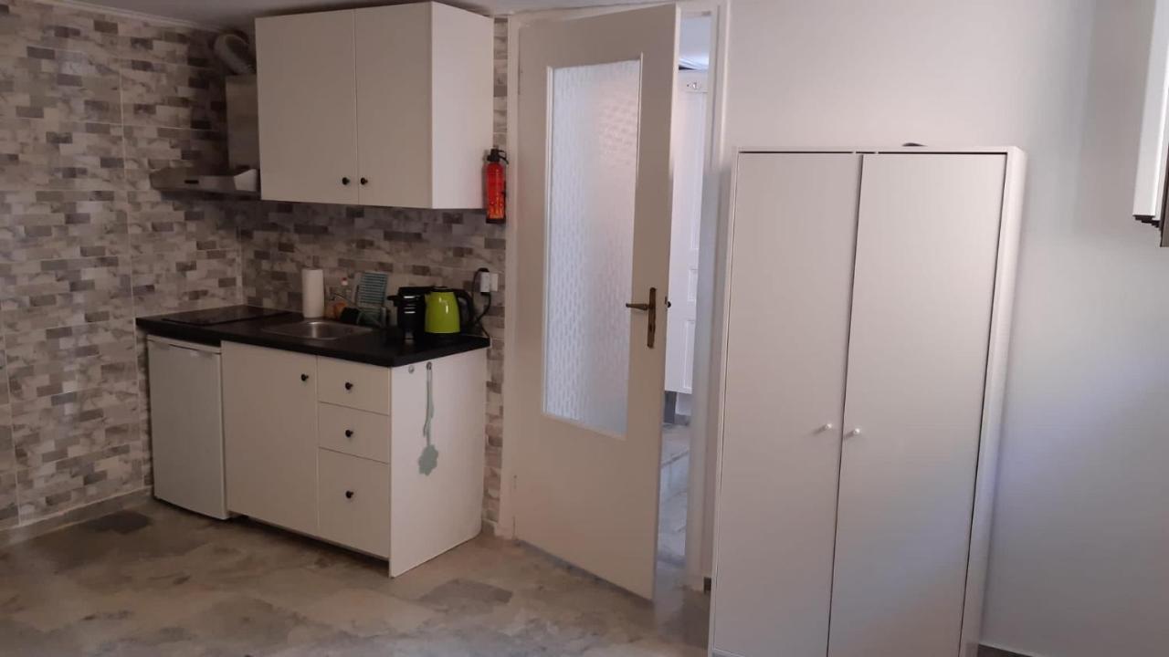 Corinth Cosy Guesthouse-Souterrain With Garden In City Center מראה חיצוני תמונה